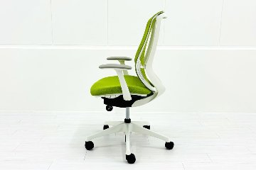 オカムラ シルフィーチェア 中古 2021年製 ハイバック 固定肘 OKAMURA Sylphy 中古オフィス家具 ライムグリーンの画像