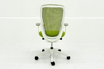 オカムラ シルフィーチェア 中古 2021年製 ハイバック 固定肘 OKAMURA Sylphy 中古オフィス家具 ライムグリーンの画像