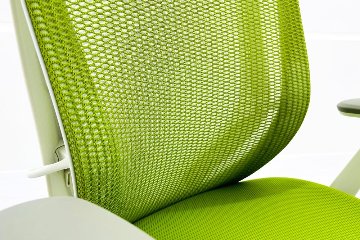 オカムラ シルフィーチェア 中古 2021年製 ハイバック 固定肘 OKAMURA Sylphy 中古オフィス家具 ライムグリーンの画像