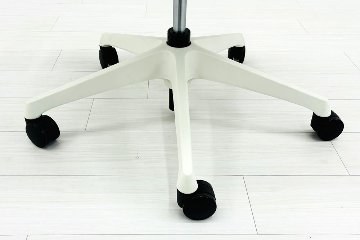 オカムラ シルフィーチェア 中古 2022年製 ハイバック 固定肘 OKAMURA Sylphy 中古オフィス家具 オレンジの画像