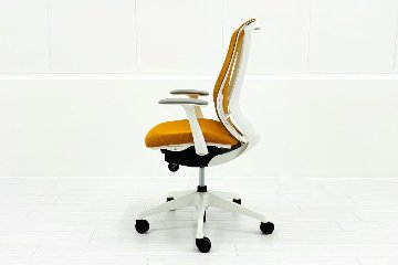 オカムラ シルフィーチェア 中古 2022年製 ハイバック 固定肘 OKAMURA Sylphy 中古オフィス家具 オレンジの画像