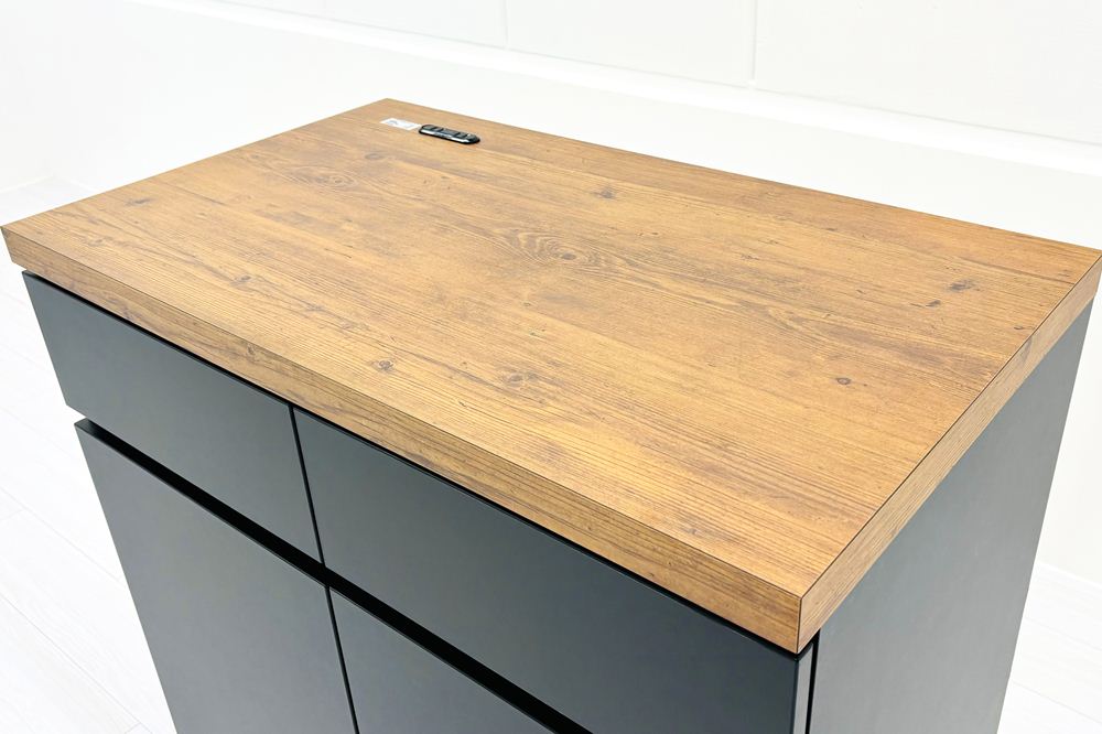 オカムラ アルトピアッツァ キッチンキャビネット カフェキャビネット 中古 幅900 電源コンセント付き 中古オフィス家具 ブラック 900/520/890の画像