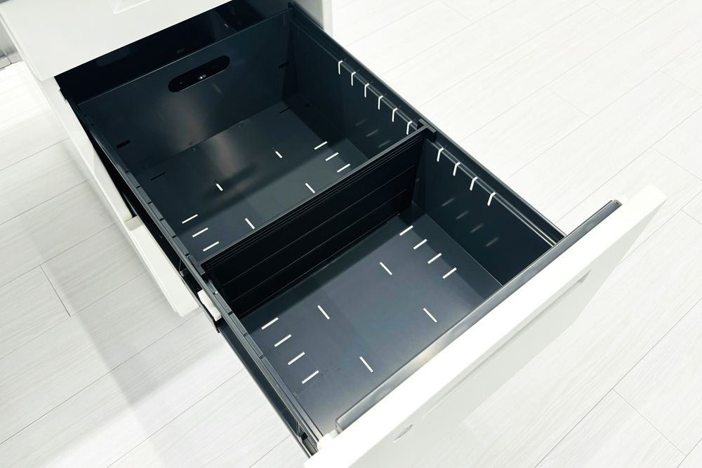 【4台セット】 コクヨ is 中古 両袖デスク 両袖机 中古事務机 中古オフィス家具 ホワイト 1400/650/720の画像