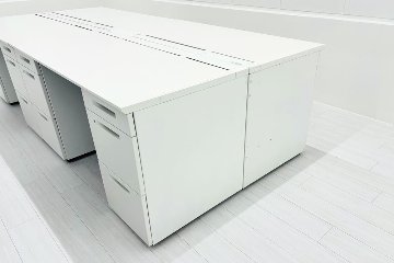 【4台セット】 コクヨ is 中古 両袖デスク 両袖机 中古事務机 中古オフィス家具 ホワイト 1400/650/720の画像