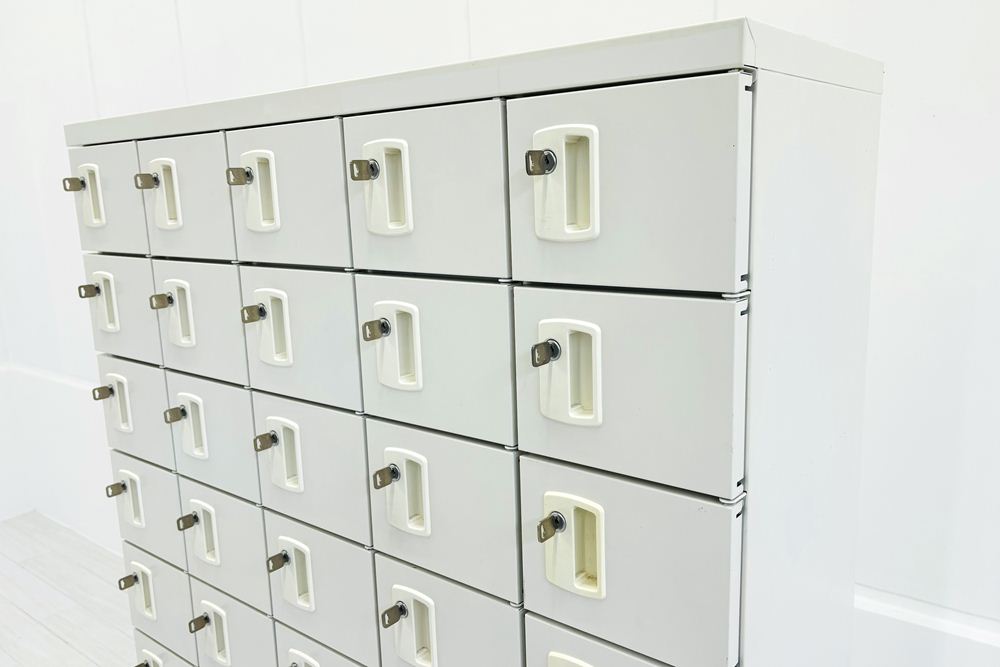 50人用 SEIKO 生興 小物入れロッカー 中古 貴重品ロッカー 貴重品保管庫 中古オフィス家具 1000/300/1600 シリンダー錠の画像