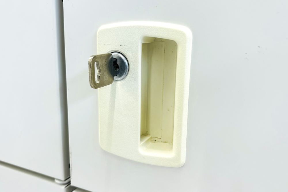 50人用 SEIKO 生興 小物入れロッカー 中古 貴重品ロッカー 貴重品保管庫 中古オフィス家具 1000/300/1600 シリンダー錠の画像