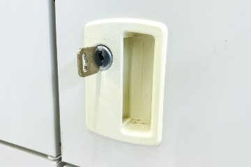 50人用 SEIKO 生興 小物入れロッカー 中古 貴重品ロッカー 貴重品保管庫 中古オフィス家具 1000/300/1600 シリンダー錠の画像