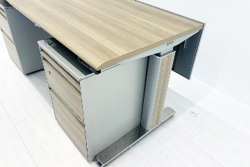 オカムラ プリシード PRECEDE 昇降デスク 中古 ワゴン付き エグゼクティブデスク 高級デスク 中古オフィス家具 1550/685/650～1250の画像