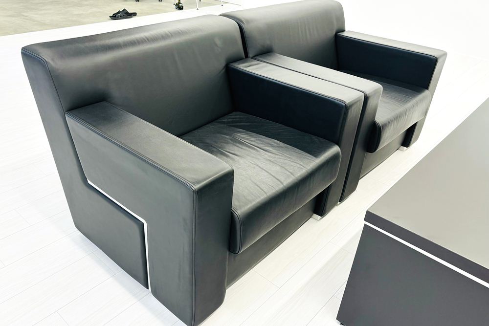 コクヨ ラシーマ 中古 応接セット レザー 応接家具 【4点セット】 応接ソファ 応接テーブル 応接ソファー 中古オフィス家具の画像