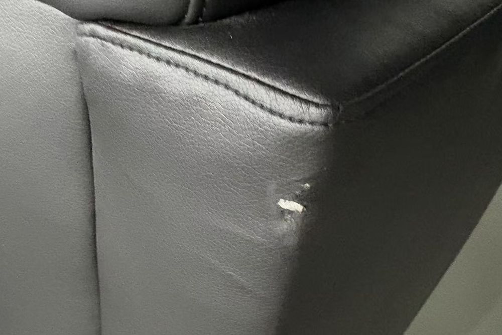 コクヨ リアクト 中古 応接セット レザー 応接家具 【4点セット】 応接ソファ 応接テーブル 応接ソファー 中古オフィス家具の画像