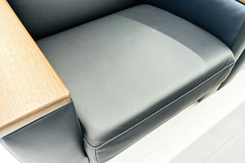 コクヨ リアクト 中古 応接セット レザー 応接家具 【4点セット】 応接ソファ 応接テーブル 応接ソファー 中古オフィス家具の画像