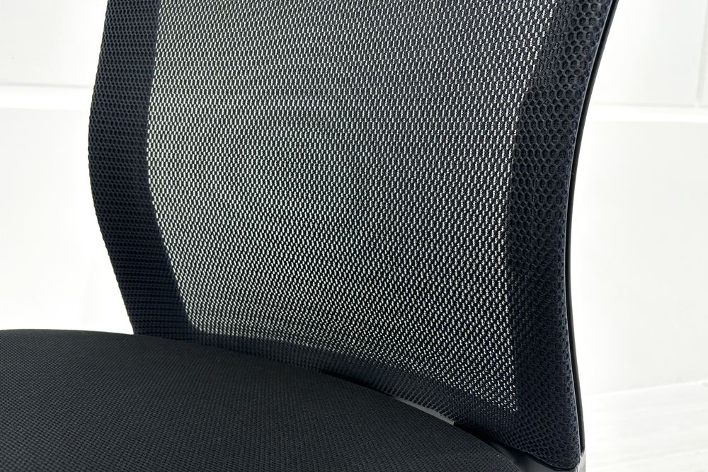 エトスチェア 中古 コクヨ フォスターエトス 肘無 事務椅子 座クッション 背メッシュ 中古オフィス家具 ブラックの画像