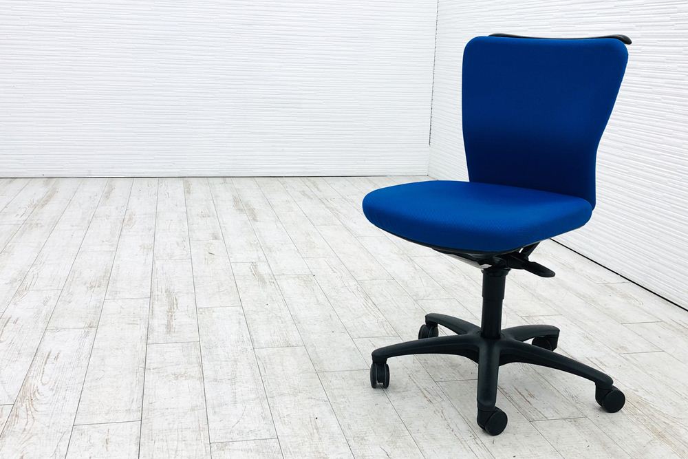 オカムラ カロッツァチェア 中古 クッション ローバック 肘無 ブルー OKAMURA Carrozza 中古オフィス家具の画像