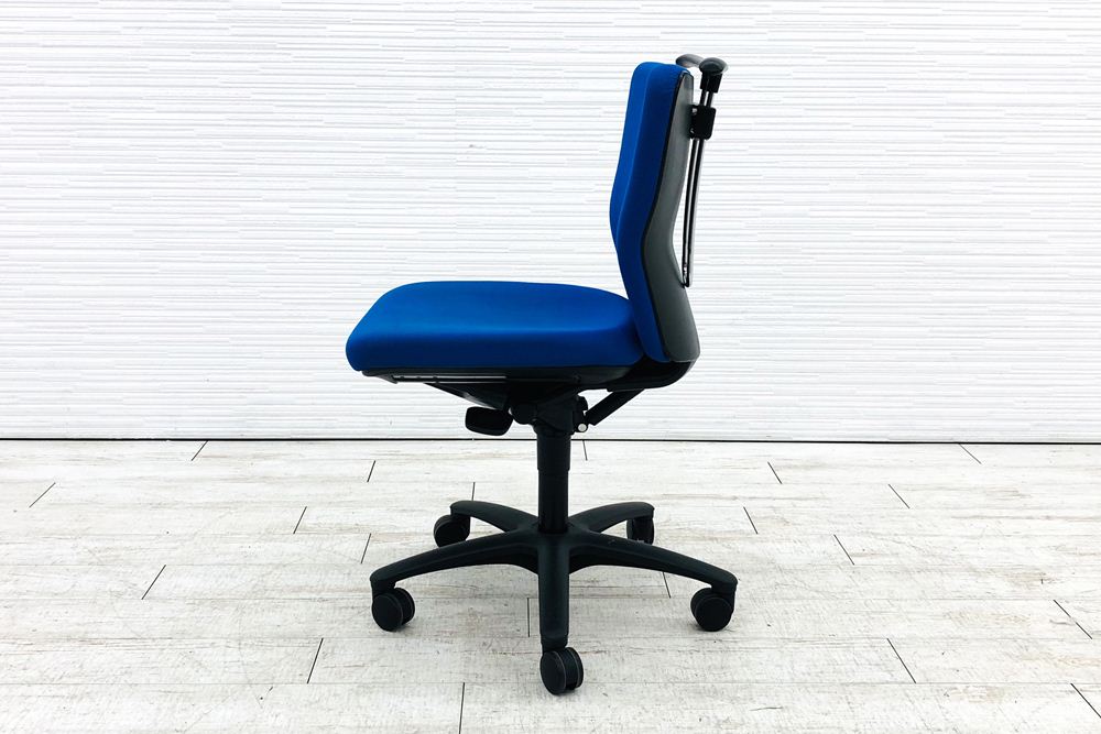 オカムラ カロッツァチェア 中古 クッション ローバック 肘無 ブルー OKAMURA Carrozza 中古オフィス家具の画像