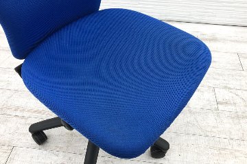 オカムラ カロッツァチェア 中古 クッション ローバック 肘無 ブルー OKAMURA Carrozza 中古オフィス家具の画像