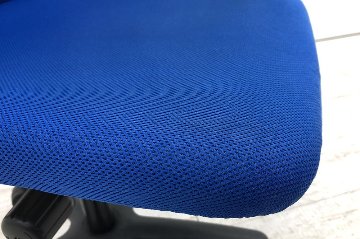 オカムラ カロッツァチェア 中古 クッション ローバック 肘無 ブルー OKAMURA Carrozza 中古オフィス家具の画像