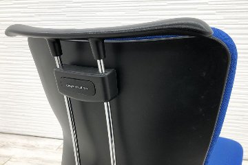 オカムラ カロッツァチェア 中古 クッション ローバック 肘無 ブルー OKAMURA Carrozza 中古オフィス家具の画像