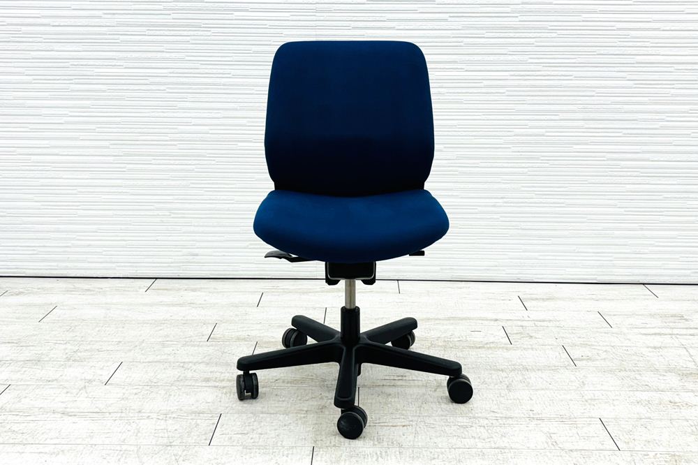 イトーキ トルテチェア 中古 肘無 ローバック ブルー 事務椅子 ITOKI 中古オフィス家具の画像