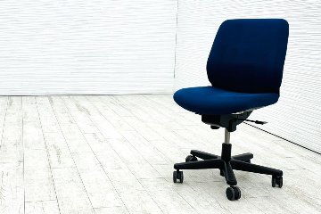 イトーキ トルテチェア 中古 肘無 ローバック ブルー 事務椅子 ITOKI 中古オフィス家具の画像