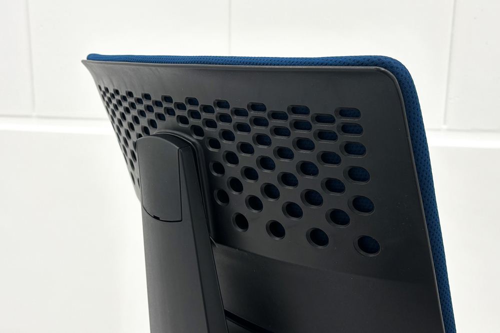 コクヨ ウィザードチェア 肘無 中古 ウィザード2 ローバック 中古オフィス家具 KOKUYO Wizard ブルーの画像