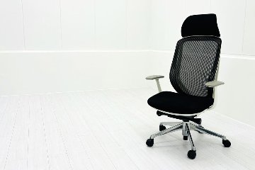 オカムラ シルフィーチェア 中古 2017年製 エクストラハイバック ヘッドレスト付 固定肘 OKAMURA Sylphy 中古オフィス家具 ブラックの画像