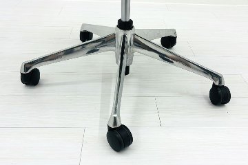 オカムラ シルフィーチェア 中古 2017年製 エクストラハイバック ヘッドレスト付 固定肘 OKAMURA Sylphy 中古オフィス家具 ブラックの画像