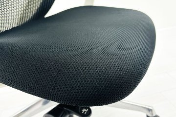 オカムラ シルフィーチェア 中古 2017年製 エクストラハイバック ヘッドレスト付 固定肘 OKAMURA Sylphy 中古オフィス家具 ブラックの画像