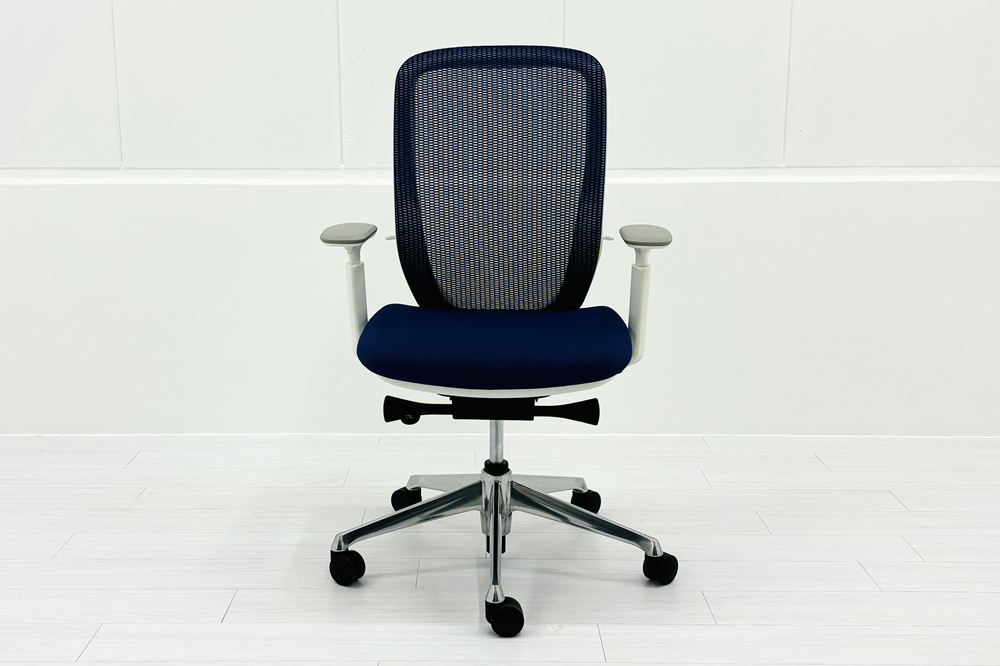 オカムラ シルフィーチェア 中古 2021年製 ハイバック 可動肘 OKAMURA Sylphy クッション 中古オフィス家具 C685BW-FMP3 ミディアムブルーの画像