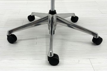 オカムラ シルフィーチェア 中古 2021年製 ハイバック 可動肘 OKAMURA Sylphy クッション 中古オフィス家具 C685BW-FMP3 ミディアムブルーの画像