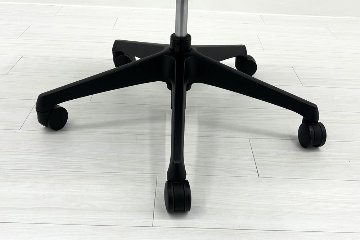 オカムラ シルフィーチェア 2016年製 ハイバック 可動肘 中古チェア OKAMURA Sylphy クッション 中古オフィス家具 ミディアムブルーの画像
