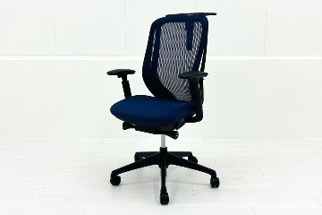 オカムラ シルフィーチェア 2016年製 ハイバック 可動肘 中古チェア OKAMURA Sylphy クッション 中古オフィス家具 ミディアムブルーの画像