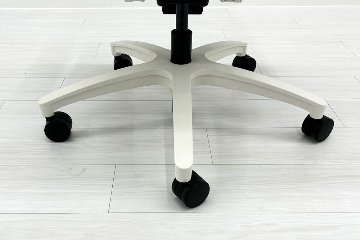 イトーキ エフチェア 2018年製 中古 オフィスチェア ハイバックメッシュ 可動肘 事務椅子 ITOKI 中古オフィス家具 ブルーの画像