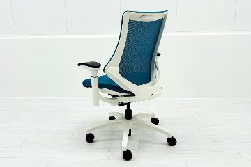 イトーキ エフチェア 2018年製 中古 オフィスチェア ハイバックメッシュ 可動肘 事務椅子 ITOKI 中古オフィス家具 ブルーの画像