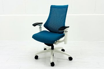 イトーキ エフチェア 2018年製 中古 オフィスチェア ハイバックメッシュ 可動肘 事務椅子 ITOKI 中古オフィス家具 ブルーの画像