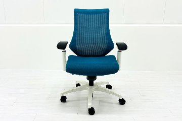 イトーキ エフチェア 2018年製 中古 オフィスチェア ハイバックメッシュ 可動肘 事務椅子 ITOKI 中古オフィス家具 ブルーの画像