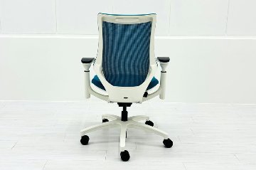 イトーキ エフチェア 2018年製 中古 オフィスチェア ハイバックメッシュ 可動肘 事務椅子 ITOKI 中古オフィス家具 ブルーの画像