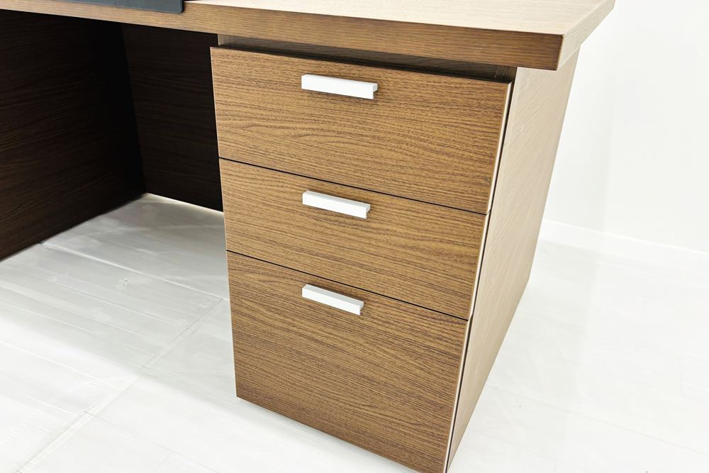 コクヨ 両袖机 幅1800 中古 役員デスク 550シリーズ 役員家具 中古役員家具 エグゼクティブデスク 中古オフィス家具 1800/850/720の画像