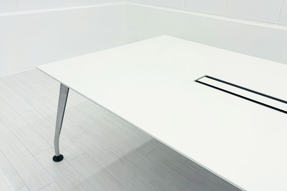 コクヨ サイビ SAIBI ミーティングテーブル 中古 幅2400 ホワイト天板 会議机 中古オフィス家具 2400/1200/720の画像