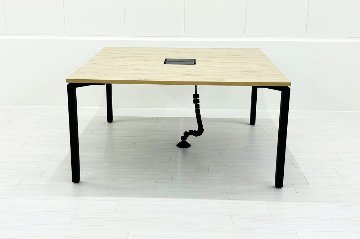 コクヨ ワークフィット 中古 小型会議テーブル ミーティングテーブル 中古オフィス家具 固定脚タイプ 1400/1400/720の画像