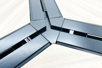 オカムラ プリシード ブーメランデスク 中古 【三台一式タイプ】 幅1200 中古オフィス家具 プライズウッドミディアムの画像