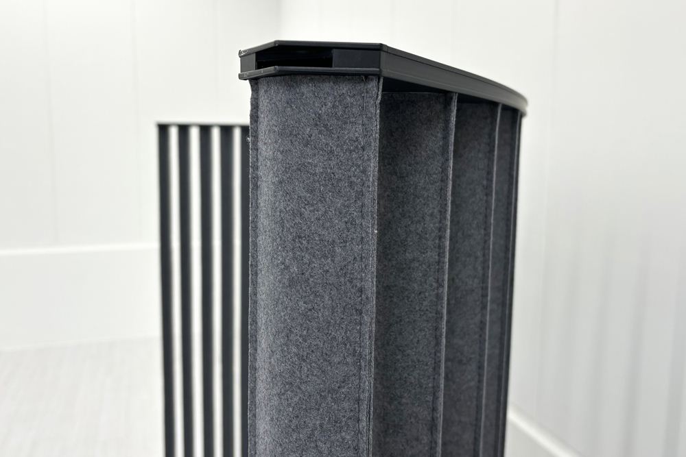 ルーバースクリーン コクヨ ストライプル stripel 中古 ラウンドタイプ 【2枚セット】 パーテーション ファブリックタイプ 1275/500/1630 グレー系色の画像