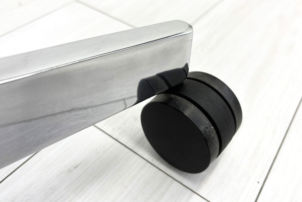 【ポリッシュ脚ピカピカ磨き有！】 ノール Knoll ノル リミックスチェア 中古 2020年製 ハイバック アルミループ肘 アルミミラー脚 ブラウン レザーの画像
