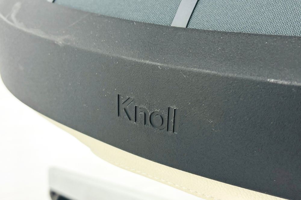 【ポリッシュ脚ピカピカ磨き有！】 ノール Knoll ノル リミックスチェア 中古 2020年製 ハイバック アルミループ肘 アルミミラー脚 レザー ベージュの画像