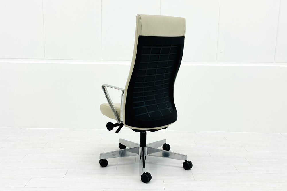 【ポリッシュ脚ピカピカ磨き有！】 ノール Knoll ノル リミックスチェア 中古 2020年製 ハイバック アルミループ肘 アルミミラー脚 レザー ベージュの画像