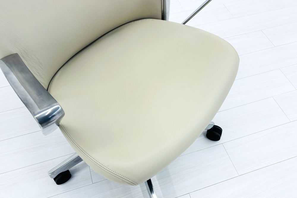 【ポリッシュ脚ピカピカ磨き有！】 ノール Knoll ノル リミックスチェア 中古 2020年製 ハイバック アルミループ肘 アルミミラー脚 レザー ベージュの画像