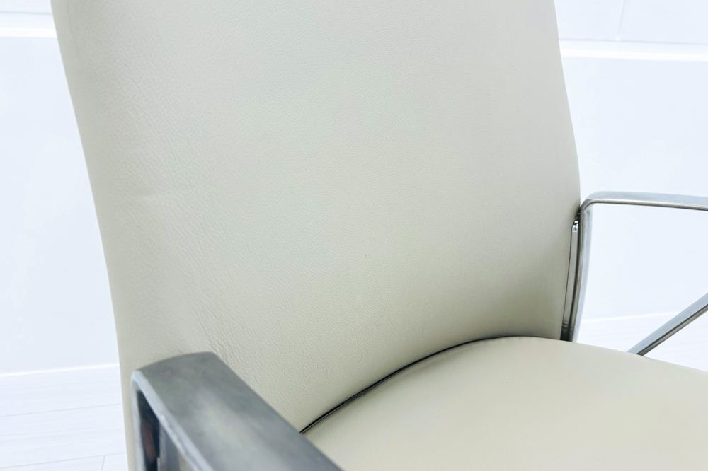 【ポリッシュ脚ピカピカ磨き有！】 ノール Knoll ノル リミックスチェア 中古 2020年製 ハイバック アルミループ肘 アルミミラー脚 レザー ベージュの画像