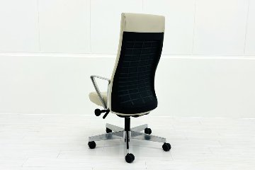 【ポリッシュ脚ピカピカ磨き有！】 ノール Knoll ノル リミックスチェア 中古 2020年製 ハイバック アルミループ肘 アルミミラー脚 レザー ベージュの画像