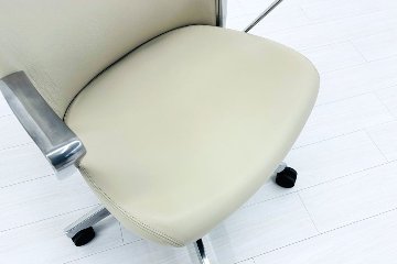 【ポリッシュ脚ピカピカ磨き有！】 ノール Knoll ノル リミックスチェア 中古 2020年製 ハイバック アルミループ肘 アルミミラー脚 レザー ベージュの画像