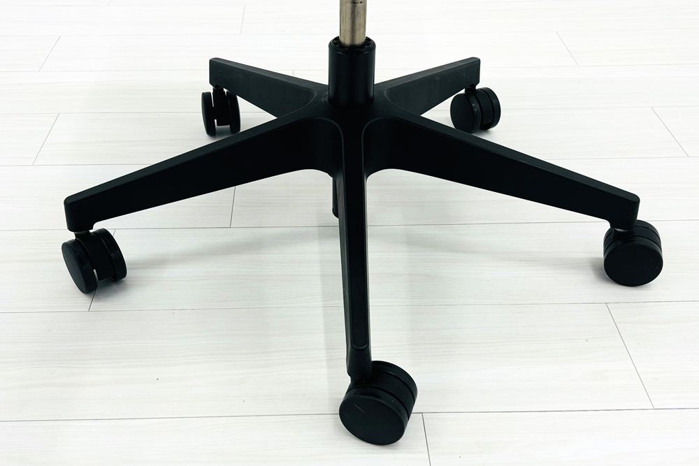 イトーキ フルゴチェア 中古 ITOKI fulgo 肘無 ローバック 事務椅子 中古オフィス家具 ブラックの画像