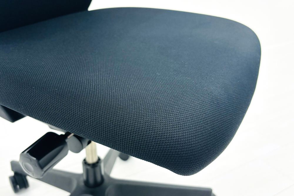 イトーキ フルゴチェア 中古 ITOKI fulgo 肘無 ローバック 事務椅子 中古オフィス家具 ブラックの画像